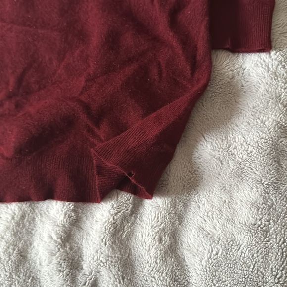 Used 100% Cashmere Women's V-Neck Long-Sleeve Sweater size Large Crantini color - Picture 7 of 10